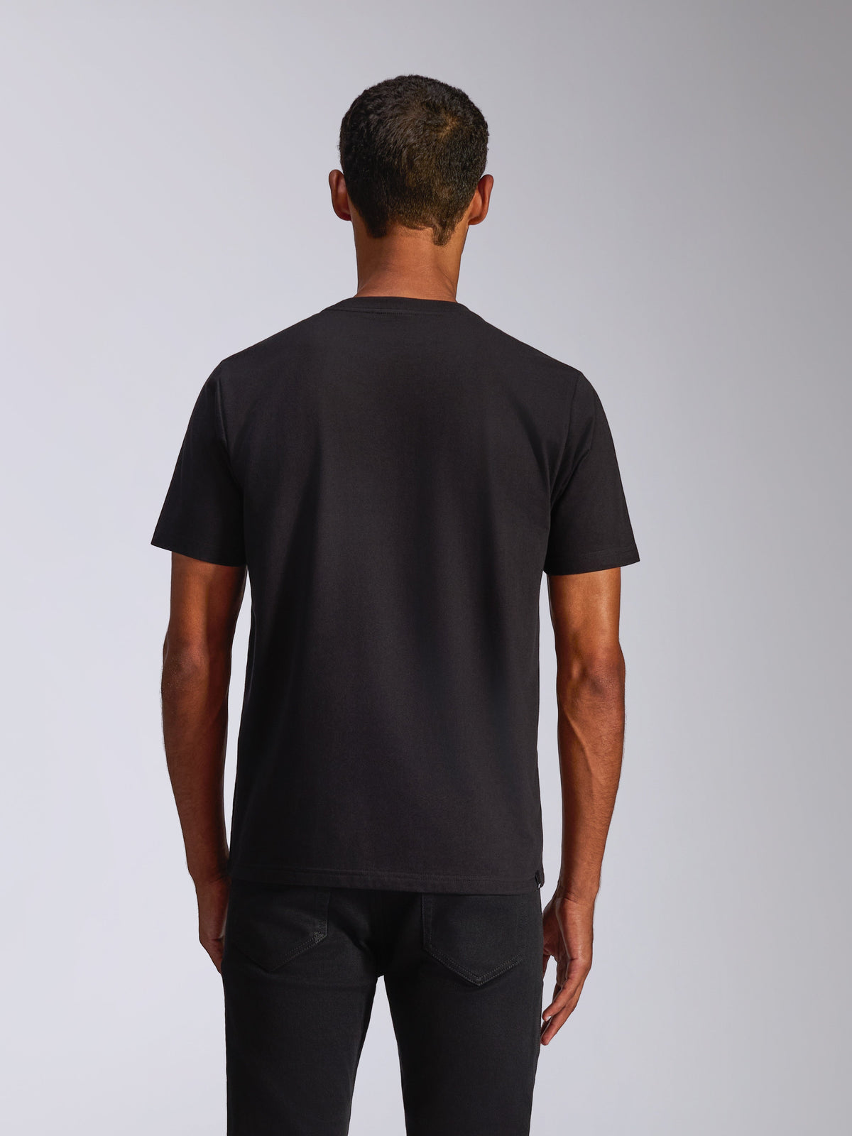 Alpinestars Ageless 2.0 CSF T-Shirt, Kurzarm-T-Shirt, Schwarz, Rückansicht am Modell, Lässige Motorsport-Streetwear