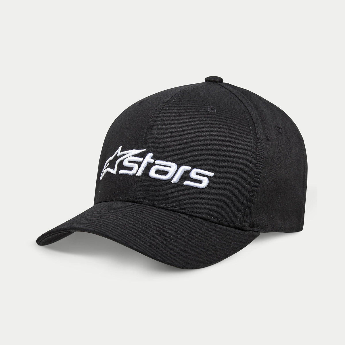 Alpinestars Blaze 2.0 Kappe, schwarze Baseballkappe, mit gebogenem Schirm und strukturierter Krone, weißes texturiertes Astars-Logo auf der Vorderseite, lässige Sport-Kopfbedeckung