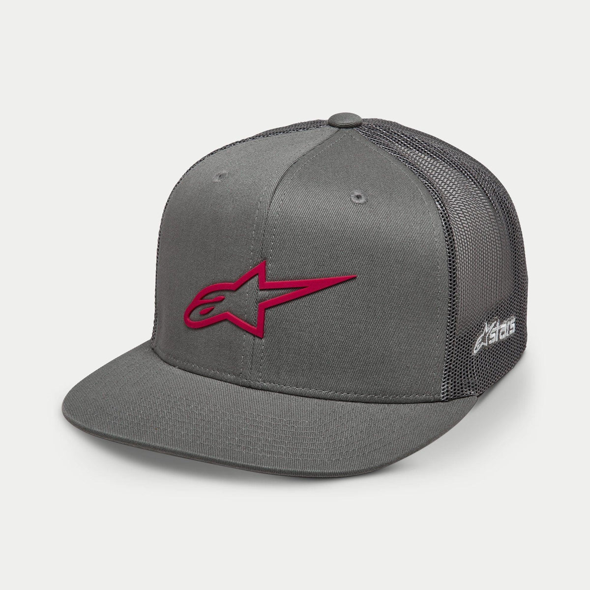 Alpinestars 3D Ageless Trucker-Mütze, Grau mit rotem Logo, flacher Schirm, strukturierte Krone, Twill-Vorderseite mit grauem Mesh-Rücken, rot besticktes 3D-Logo, lässige, vom Motorsport inspirierte Kopfbedeckung