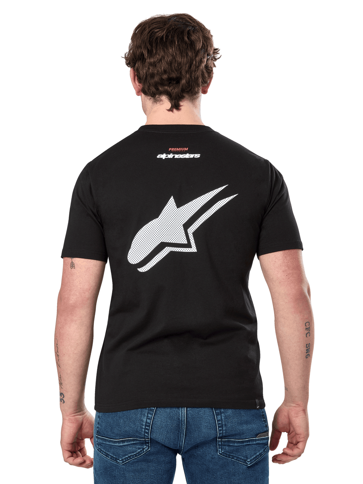 Alpinestars Formulate CSF Tee, Kurzarm-T-Shirt, Schwarz, Rückansicht mit großem weißen perforierten Astars-Logo und kleinem Alpinestars-Branding, lässige motorsport-inspirierte Sportbekleidung