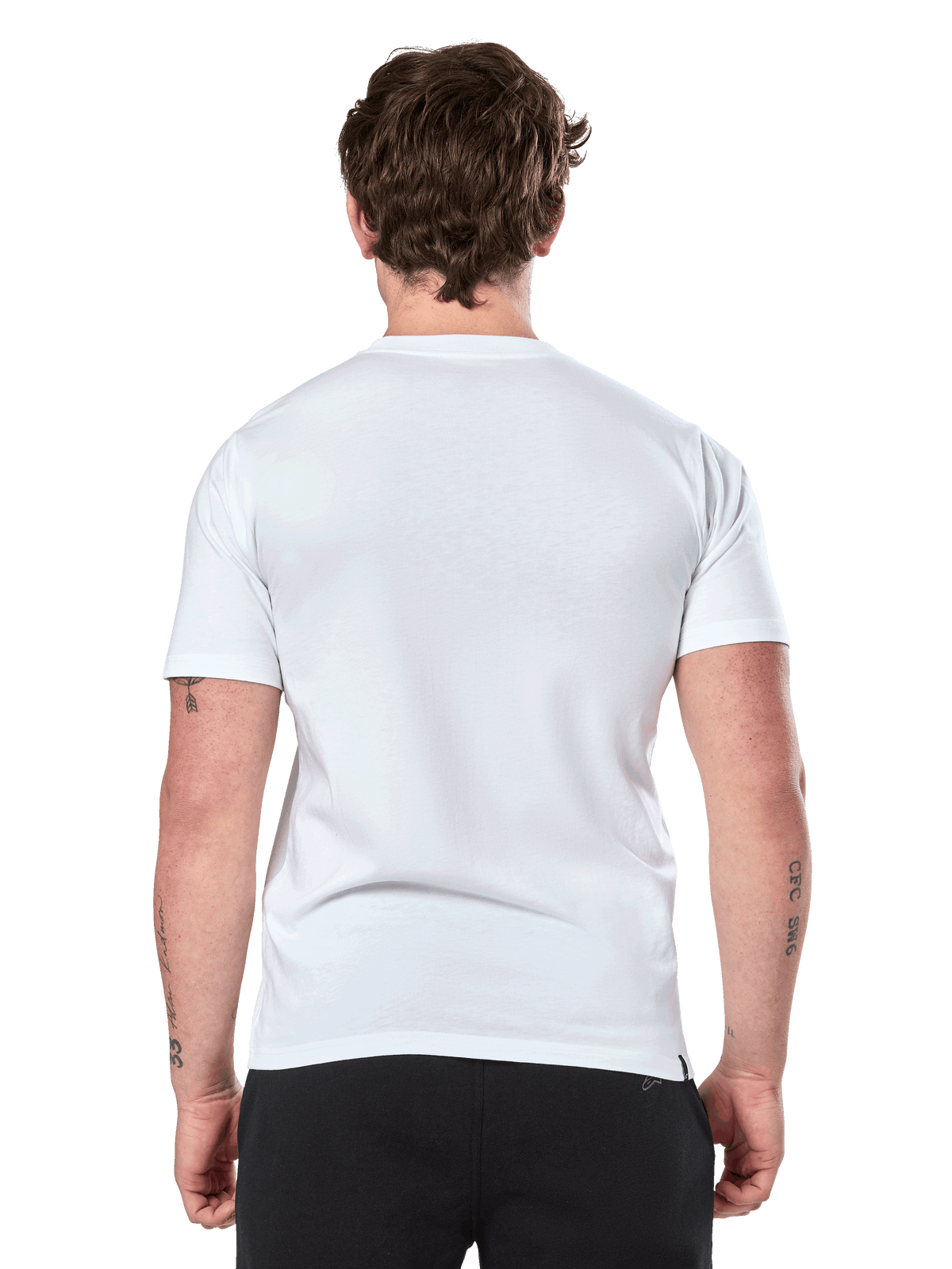 Alpinestars Prevail CSF Tee, Kurzarm-T-Shirt, Weiß, Rückansicht, getragen mit schwarzer Hose, lässige Motorsport-Streetwear