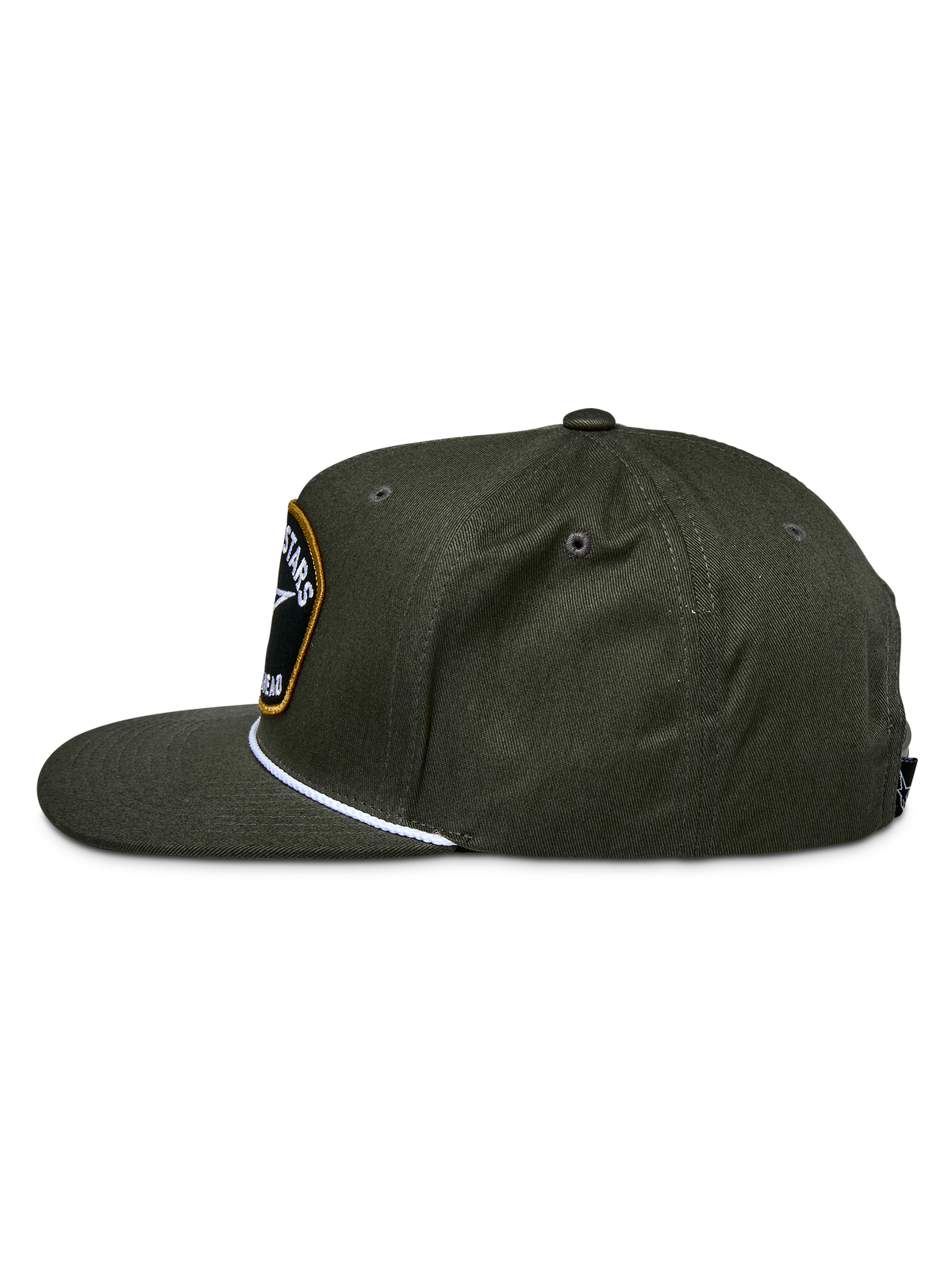 Alpinestars Promptus Snapback Mütze, Militärgrün, Seitenansicht mit strukturierter Krone und flachem Schirm, weißes geflochtenes Kordel-Detail und aufgestickter Logo-Patch vorne, lässige Kopfbedeckung aus Baumwolltwill