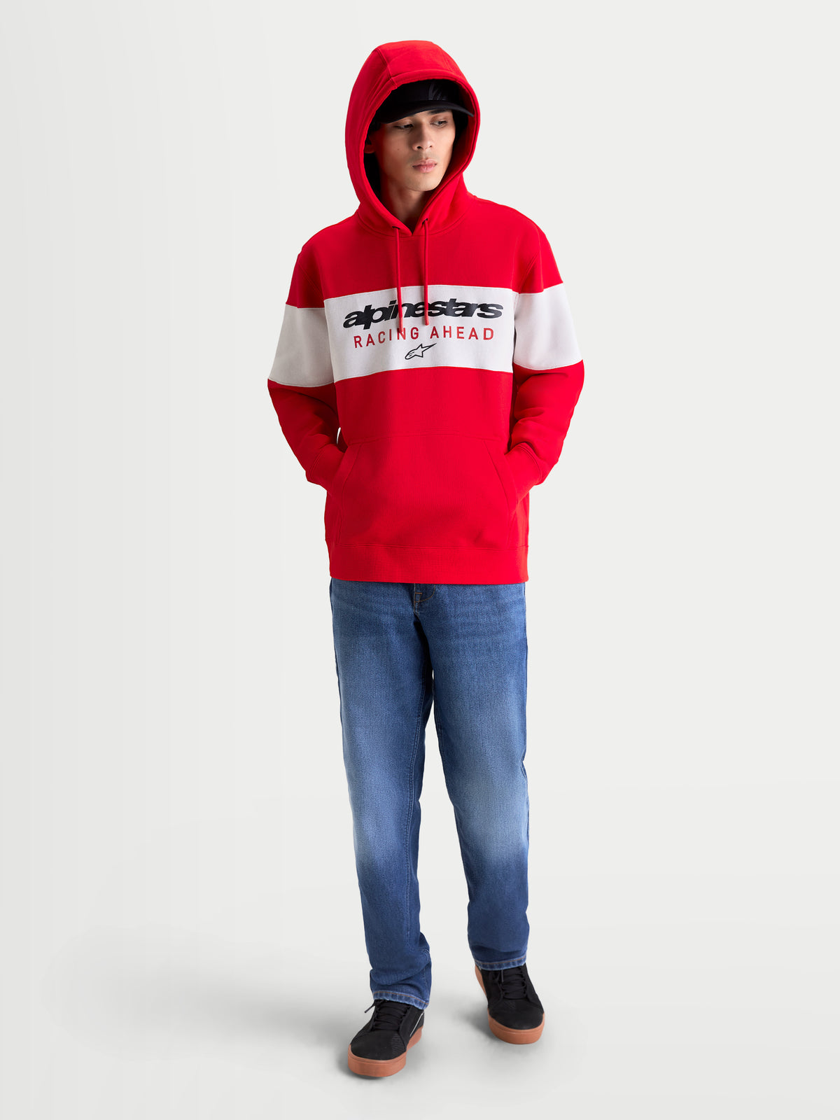 Alpinestars Cubic Hoodie, Sportswear-Fleece-Pullover für Herren und Damen, Rot und Weiß, mit Color-Block-Design und Alpinestars Racing Ahead Logo, gefütterter Kapuze und Rippbündchen für einen lässigen, vom Motorsport inspirierten Look.