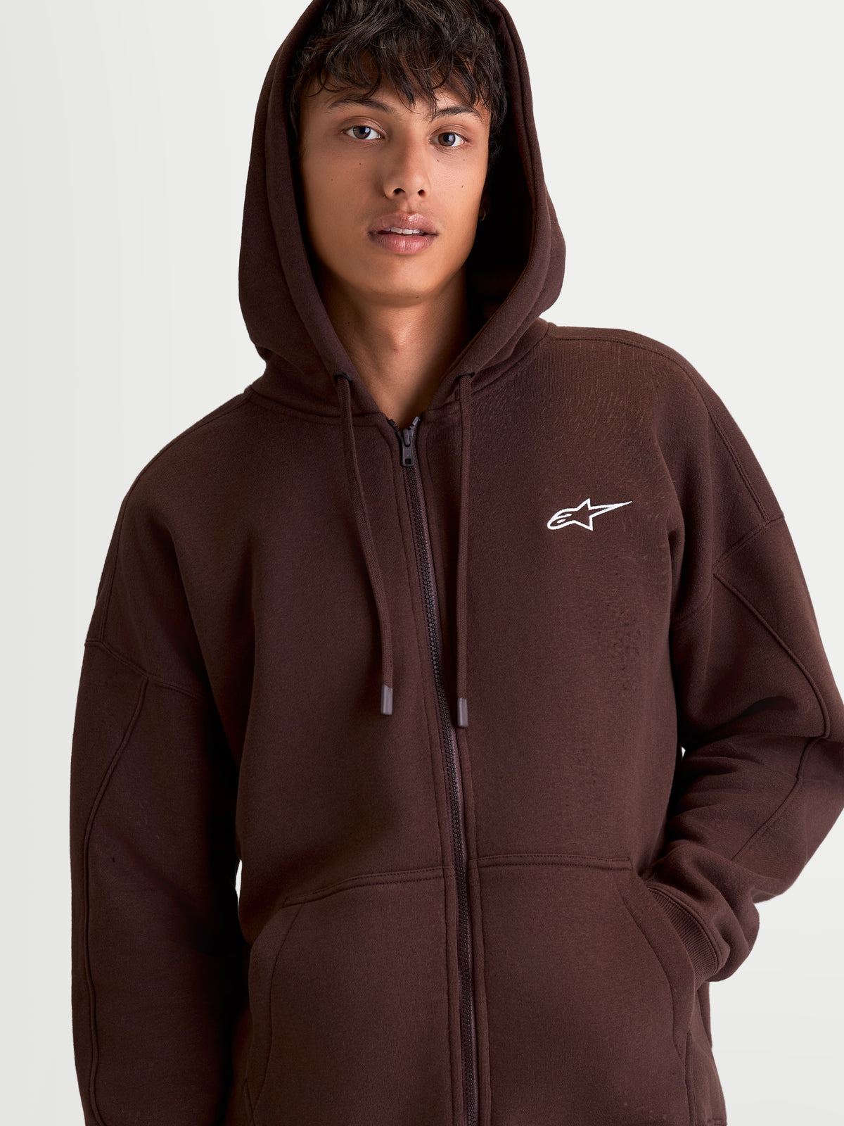 Alpinestars Entity Oversized Hoodie, braune Sportswear-Kapuzenjacke, Oversized-Passform für Herren und Damen, Braun mit weißem gesticktem Astars-Logo auf der Brust, Vislon-Reißverschluss und Kängurutasche.