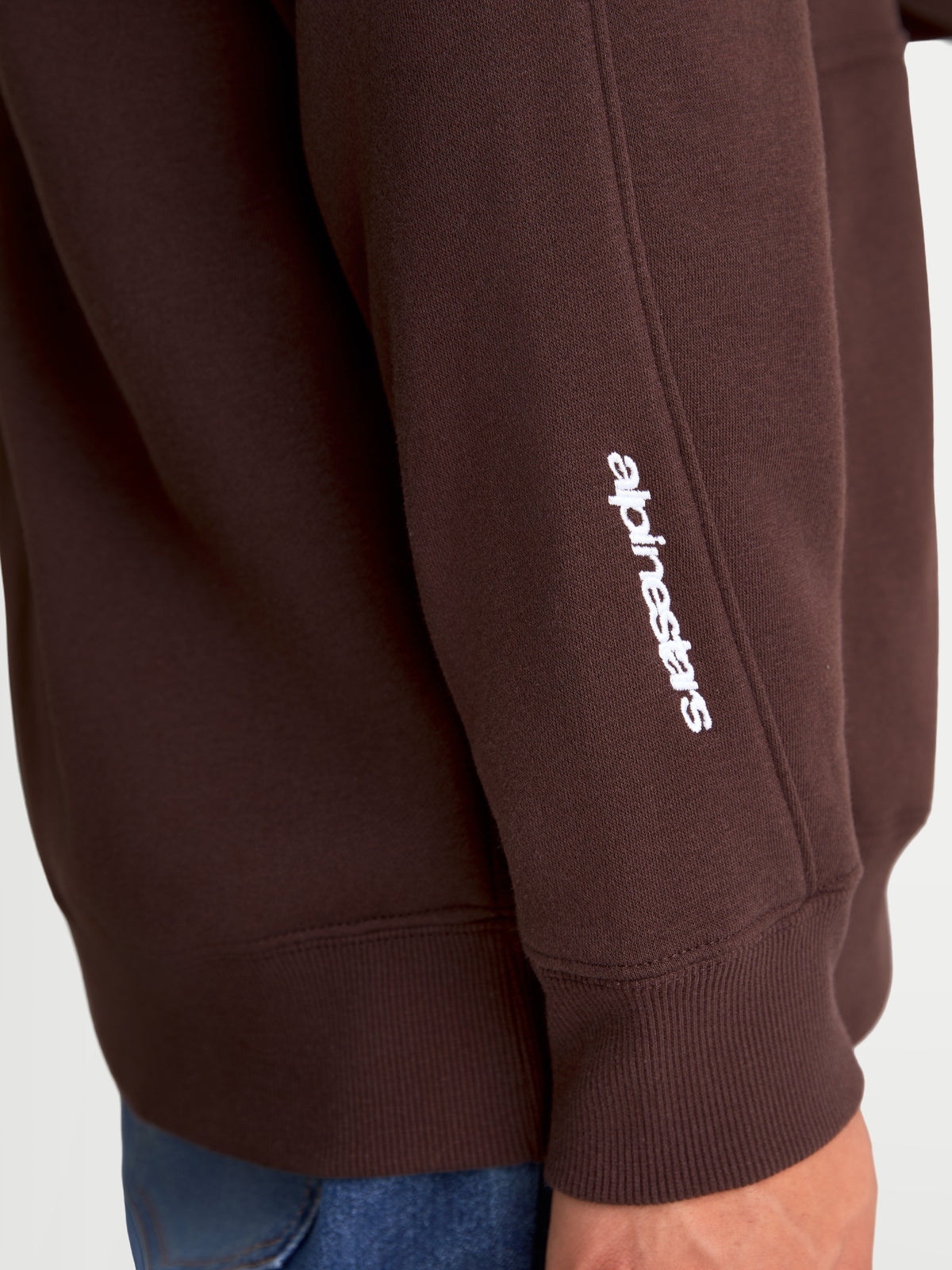 Alpinestars Entity Oversized Hoodie, braune Sportswear-Kapuzenjacke aus Fleece mit weiß besticktem Ärmellogo, Premium-Rippbündchen-Detail, recycelte Baumwollmischung für Komfort abseits des Motorrads.