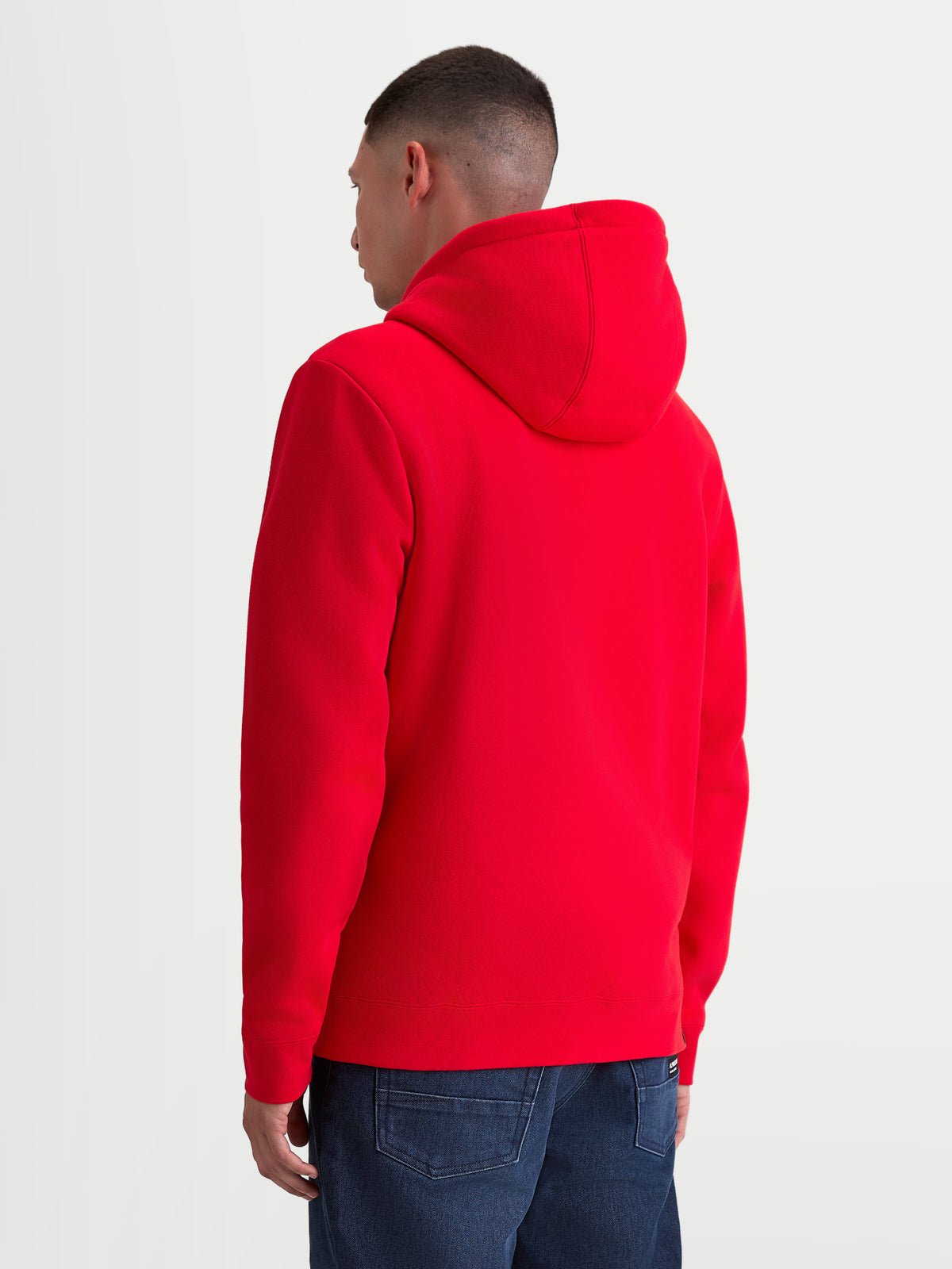 Alpinestars Ageless Zip V3 Hoodie, Herren-Sportswear-Fleece, Rot, Rückansicht an einem Model, mit komfortabler Kapuze und geripptem Saum, für Fahrer und Motorsport-Fans.