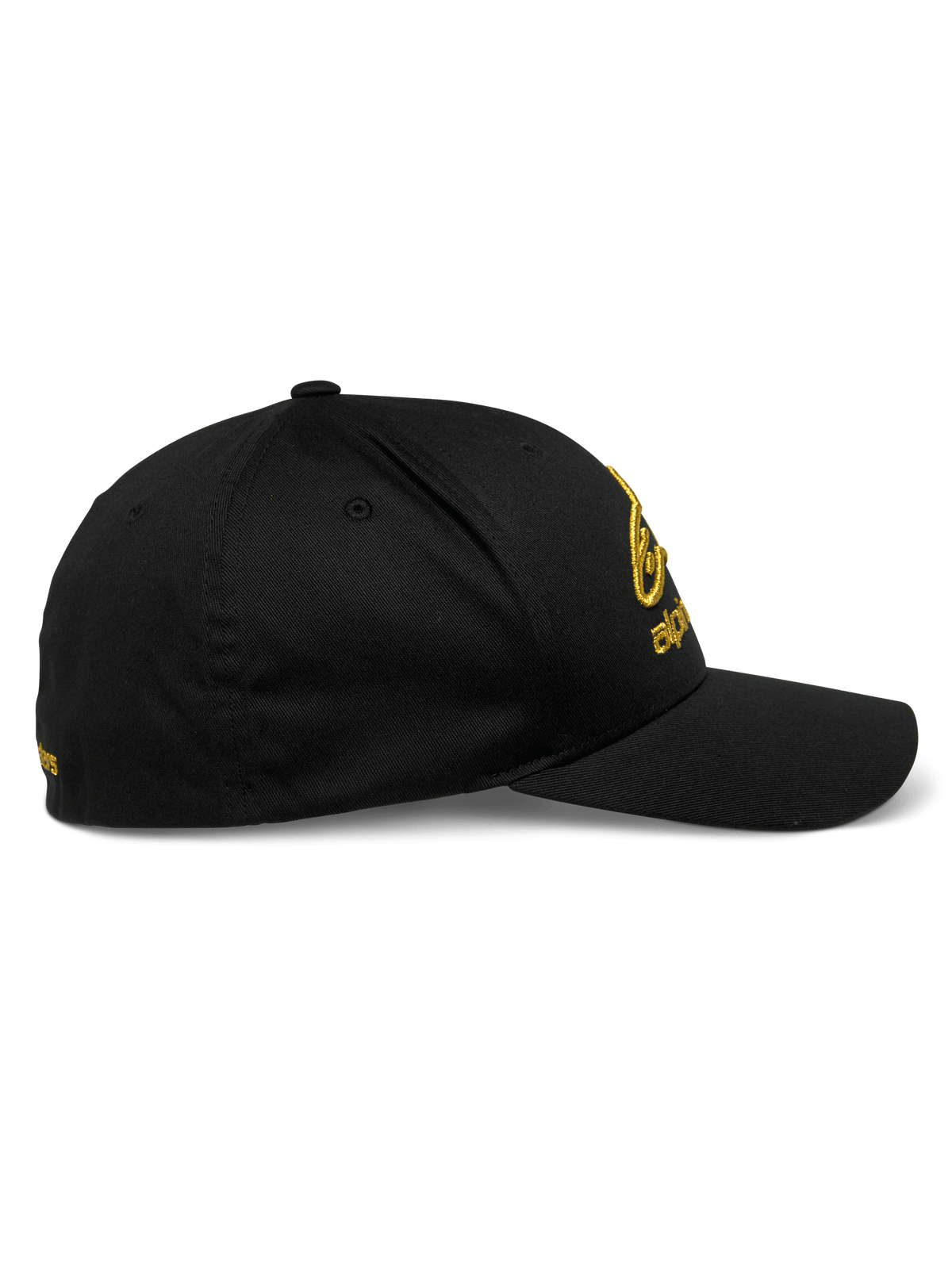 Alpinestars Gild Mütze, Sport-Cap, Schwarz und Gold, Seitenansicht mit gebogenem Schirm, strukturierte Krone, goldene metallische 3D-Stickerei vorne und an der Seite, Stretch-Twill-Gewebe