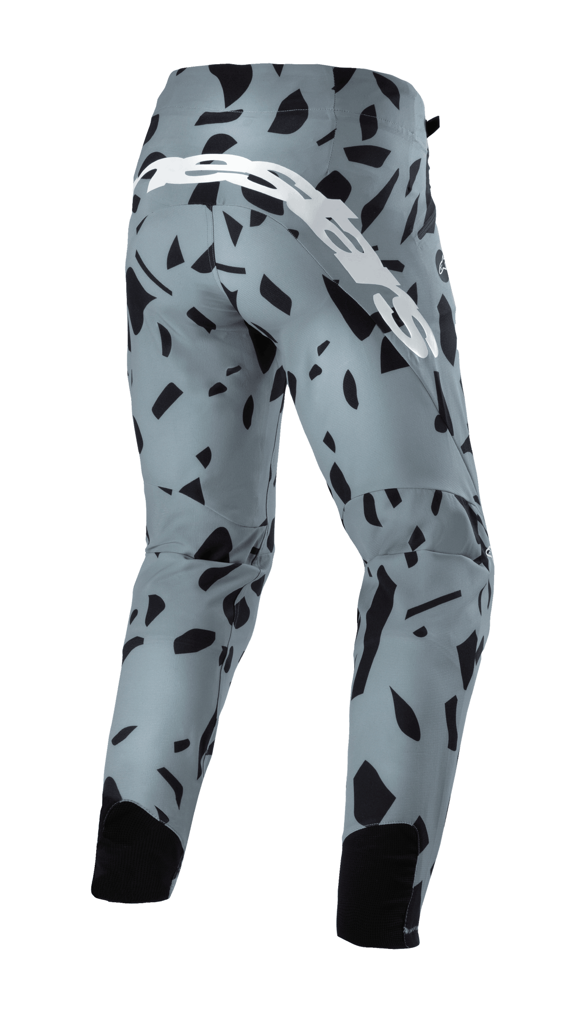 Alpinestars Techstar Envision Hose, Mountainbike-Hose, Ash Blue mit schwarzem abstraktem geometrischem Muster, Rückansicht mit großem weißem Logo-Schriftzug und schwarzen Mesh-Einsätzen an den Waden, strapazierfähige Offroad-Radsportausrüstung
