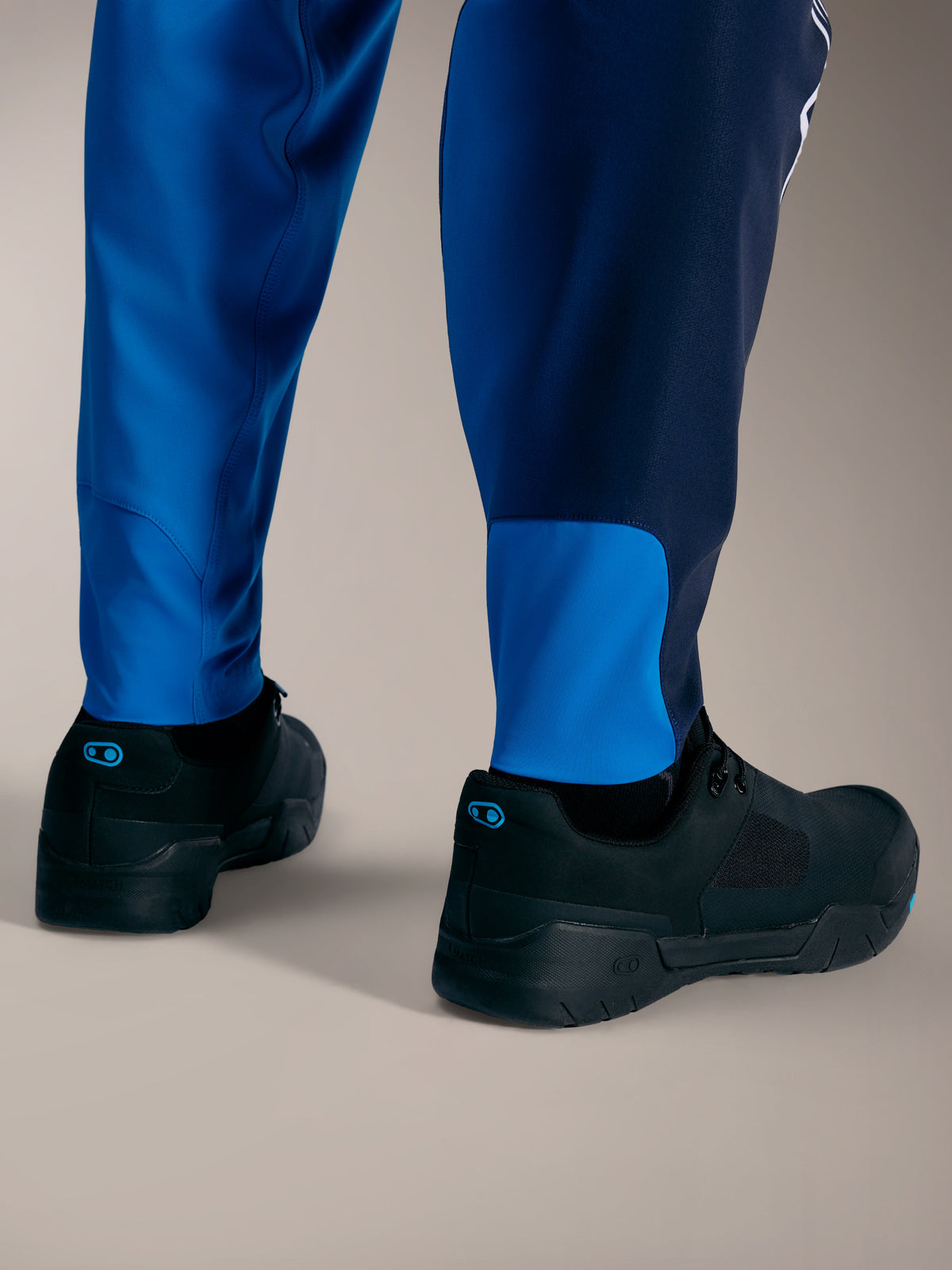 Alpinestars A-Supra Elite Hose in Faded Bright Blue mit verjüngten elastischen Bündchen und 4-Wege-Stretch-Gewebe.
