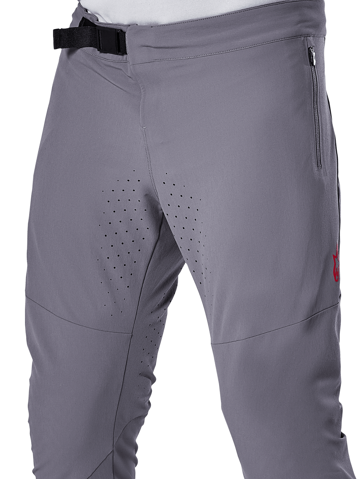 Alpinestars A-Aria Elite Hose, MTB-Radhose, Dunkelgrau, Nahaufnahme mit Magnetverschluss, Seitentasche mit Reißverschluss und lasergeschnittenen Belüftungsperforationen an den Innenseiten der Oberschenkel für Trailriding-Performance.