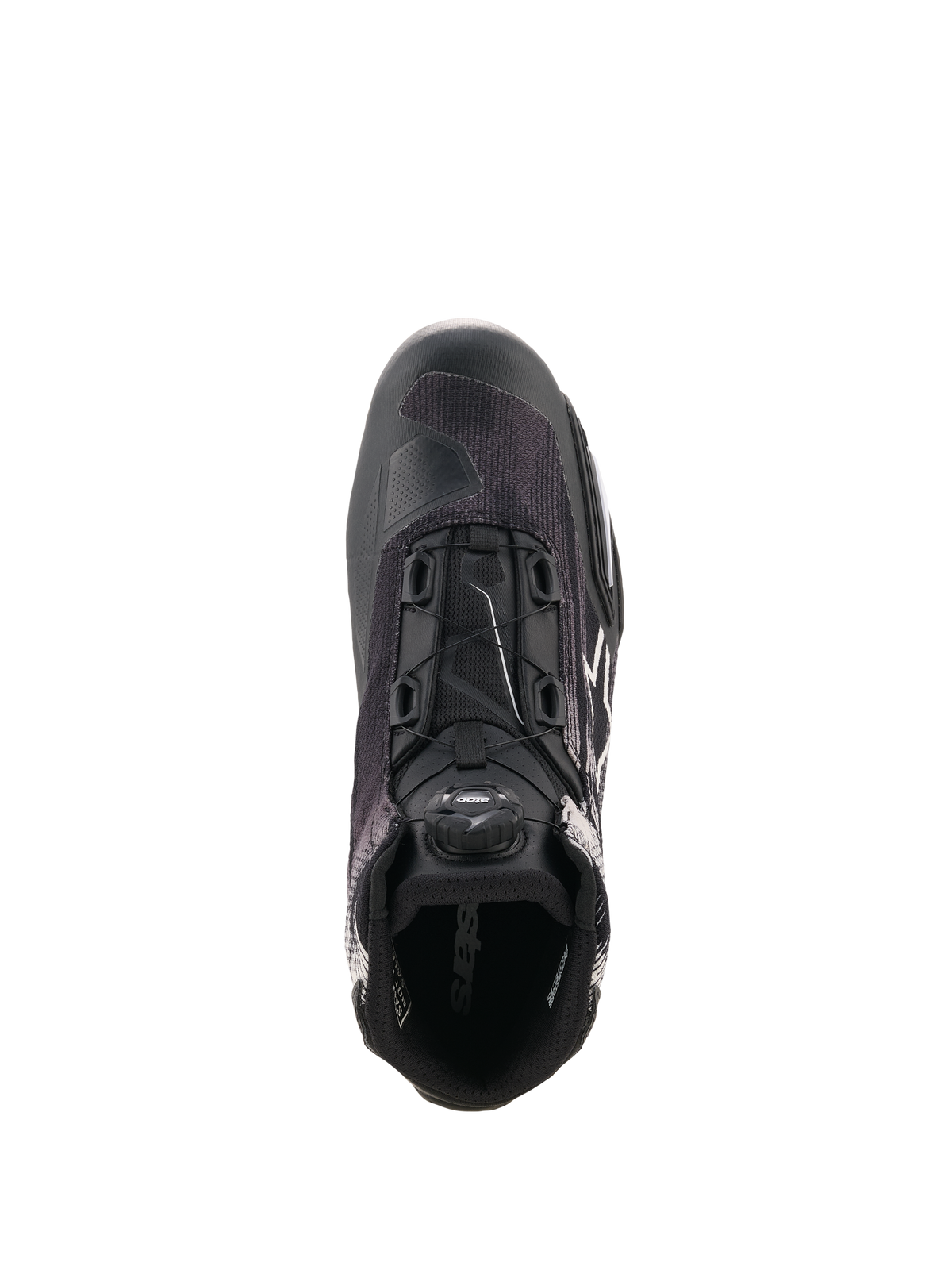 Alpinestars Celer Superair Schuhe, schwarz-weißer Motorradschuh in der Draufsicht, mit integriertem Rotor-Verschlusssystem, atmungsaktivem Textil-Obermaterial und sportlich inspiriertem Design für Performance bei warmem Wetter