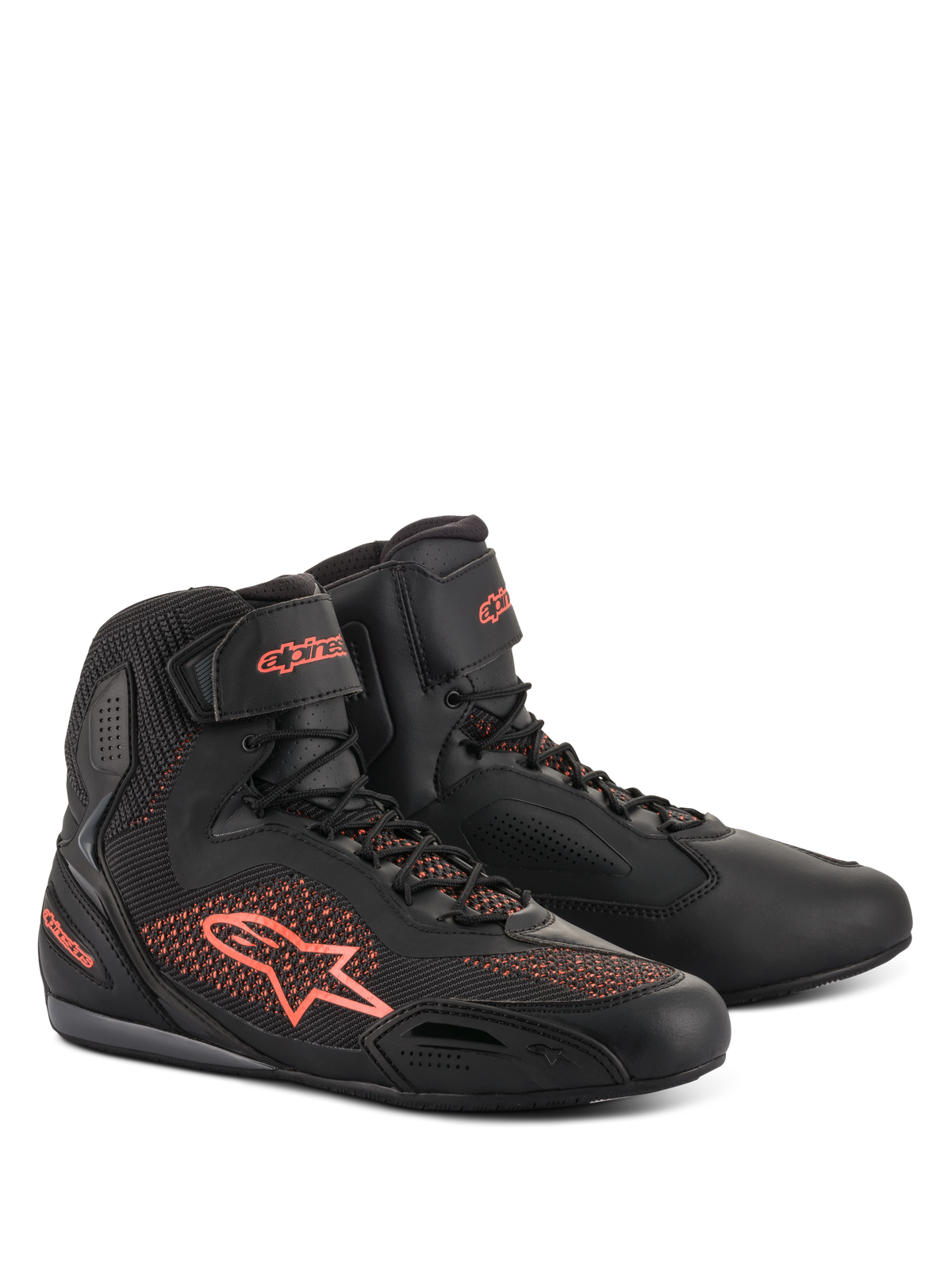 Alpinestars Faster-3 Rideknit Schuhe, Motorradschuhe, Schwarz und fluoreszierendes Rot, mit atmungsaktiven Strick-Einsätzen und einer leichten Mikrofaser-Konstruktion, High-Top-Profil mit Alpinestars-Logo an der Seite und Ferse, sicherer Schnürverschluss mit Klettverschluss-Knöchelriemen
