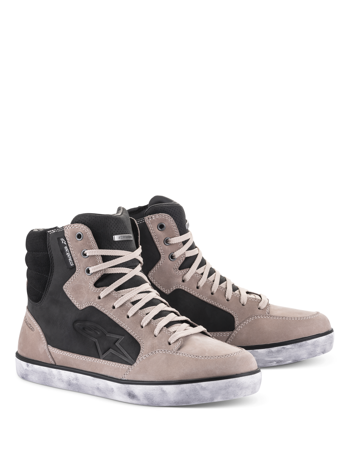 Alpinestars J-6 Waterproof Schuh, Motorradschuhe, Black Flint und Weiß, High-Top-Sneaker-Design mit weißer Sohle im Distressed-Look, Obermaterial aus Wildleder und Leder mit Stern-Logo und Waterproof-Tag, urbanes Motorrad-Schuhwerk