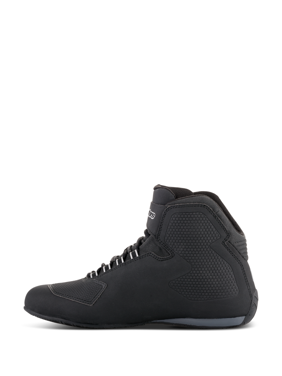 Alpinestars Sektor Wasserdichte Schuhe, Motorradschuhe, Schwarz, Seitenansicht mit High-Top-Design, Obermaterial aus Mikrofaser, strukturierten Seitenwänden, weißen Schnürösen und Markenlogo am Knöchel.
