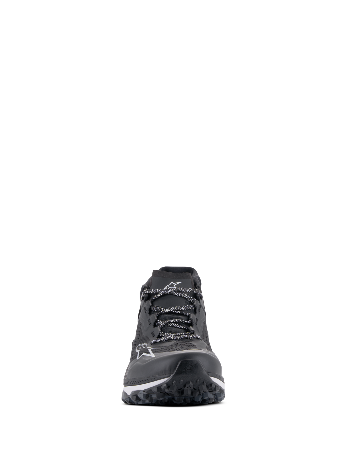 Alpinestars Meta XR V2 Schuhe, Sportlicher Freizeitschuh, Schwarz, Weiß und Dunkelgrau, Vorderansicht mit technischem Mesh-Obermaterial, gemusterten Schnürsenkeln, weißem Alpinestars-Logo auf der Zehenpartie und robuster Außensohle für Traktion und Komfort.