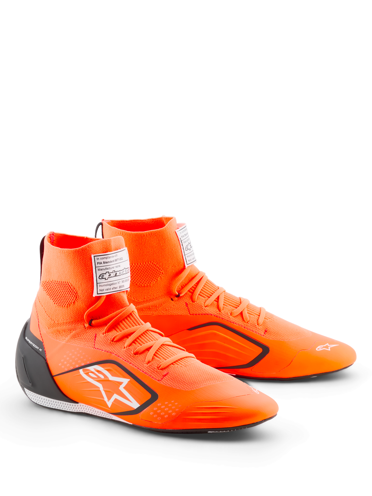 Alpinestars Supertech K Schuhe - FIA, Karting-Schuhe, Orange Fluo Schwarz und Weiß, mit hochgeschnittenem, gestricktem Obermaterial, schwarzer TPU-Fersenkappe, weißem Alpinestars-Logo und FIA-Zertifizierungsetikett auf der Zunge
