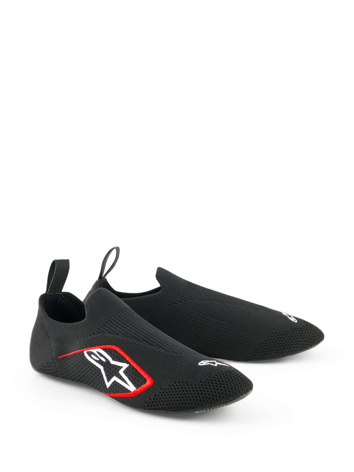 Alpinestars Tech Gaming-Schuhe, Sim-Racing-Schuhe, Schwarz, mit nahtlosem gestricktem Stretch-Obermaterial, weißem besticktem Logo mit roten Akzenten, flachem sockenähnlichem Design mit hinteren Zuglaschen, optimiert für Pedalsensibilität