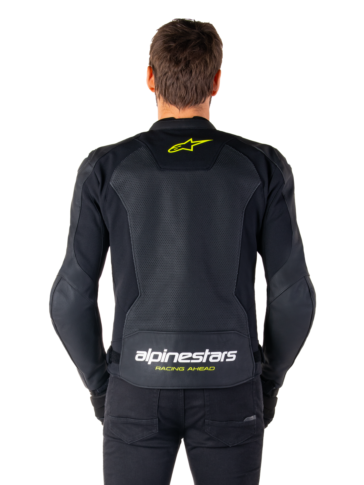 Alpinestars Faster V3 Airflow Lederjacke, Sport-Motorradjacke, Schwarz mit gelb fluoreszierenden Akzenten, Rückansicht mit großen perforierten Lederpaneelen, gelbem Stern-Logo am oberen Rücken und markantem Branding am unteren Rücken.