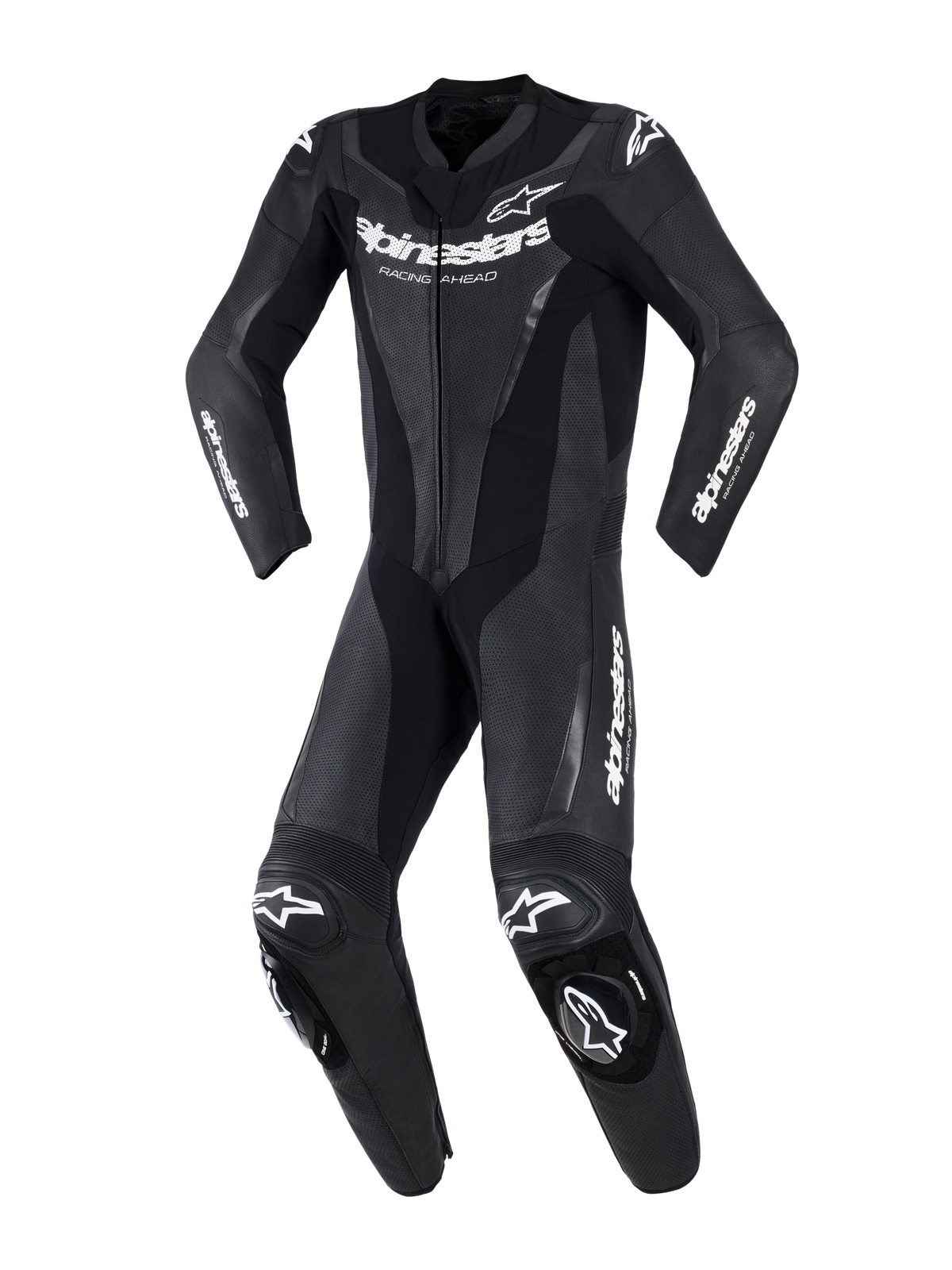 Alpinestars GP Force V2 Lederkombi – 1-Teiler, Schwarz, professioneller einteiliger Motorrad-Rennanzug mit weißem Alpinestars-Branding auf Brust und Ärmeln, perforierten Lederbahnen zur Belüftung, Akkordeon-Stretcheinsätzen und integrierten Knieschleifern, Vorderansicht.