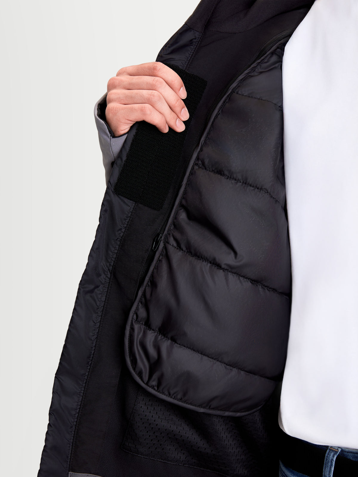 Alpinestars Therma Tech Wp Jk Jacken, urbane Herren-Motorradjacke aus Textil, Schwarz und Dunkelgrau, Nahaufnahme der Innenseite mit Thermofutter