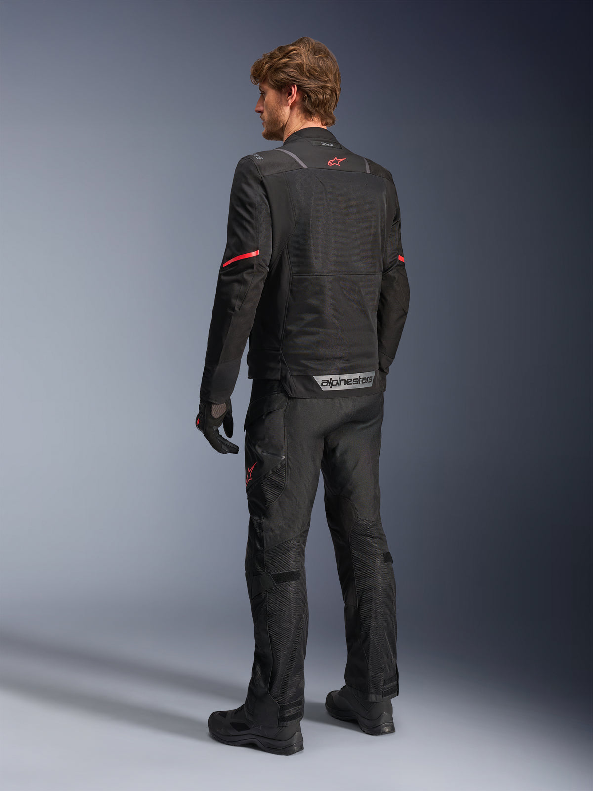 Alpinestars ST-2 Air Jacke, Adventure-Touring-Motorradjacke, Herren, Schwarz, Mesh-Paneele, rotes Stern-Logo, Rückansicht.