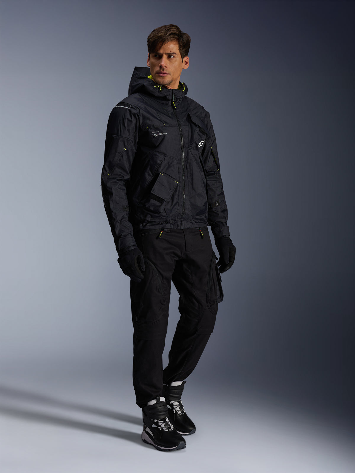 Alpinestars Mogress Air Jacke, urbane Motorradjacke für Herren, Schwarz und Lime Punch, belüftetes Ripstop-Utility-Design.
