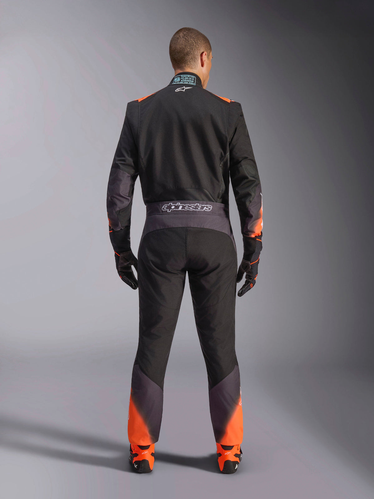 Alpinestars KMX-5 V3 Kombi, Herren-Kartanzug in Schwarz und Orange Fluo, FIA-zertifiziert, Rückansicht mit Branding.