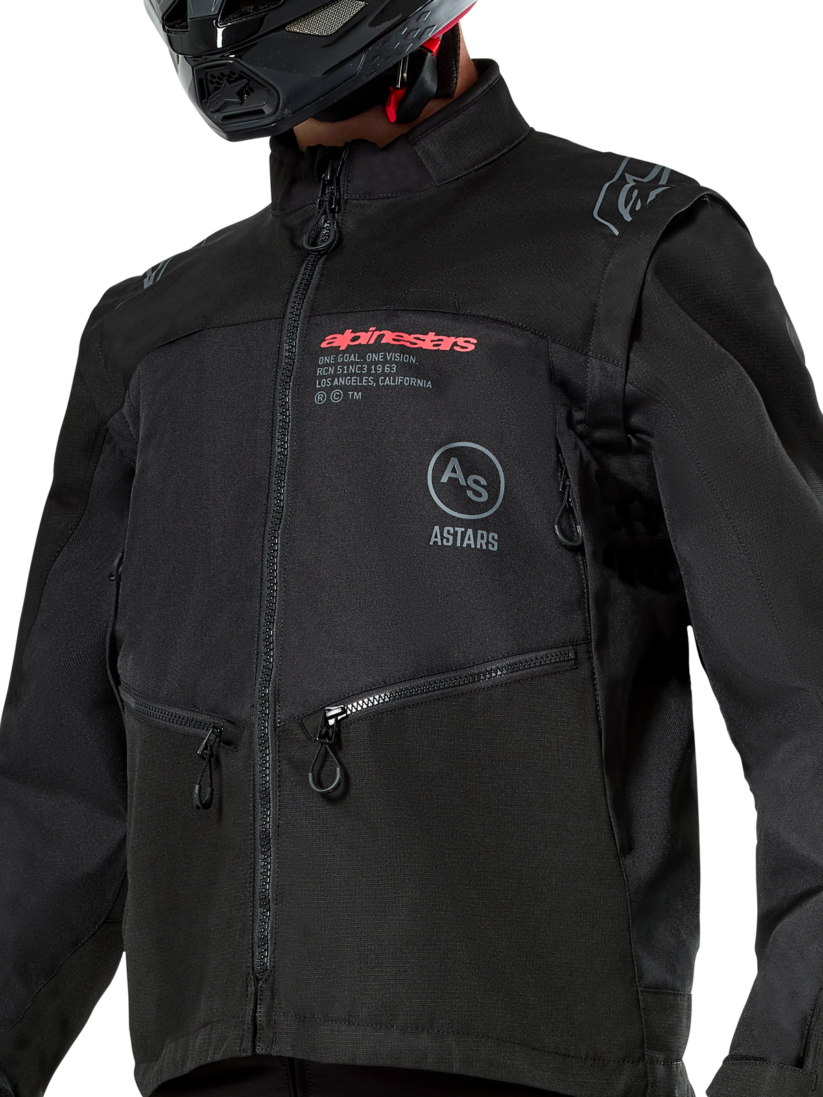 Alpinestars Pro-Dura Jacke, schwarze Offroad-Motorradjacke mit rotem Alpinestars-Branding und grauem kreisförmigem Astars-Logo auf der Brust, Reißverschlusstaschen, strapazierfähige Ripstop-Textilkonstruktion, rallye-inspiriertes Design für Enduro-Fahrten.