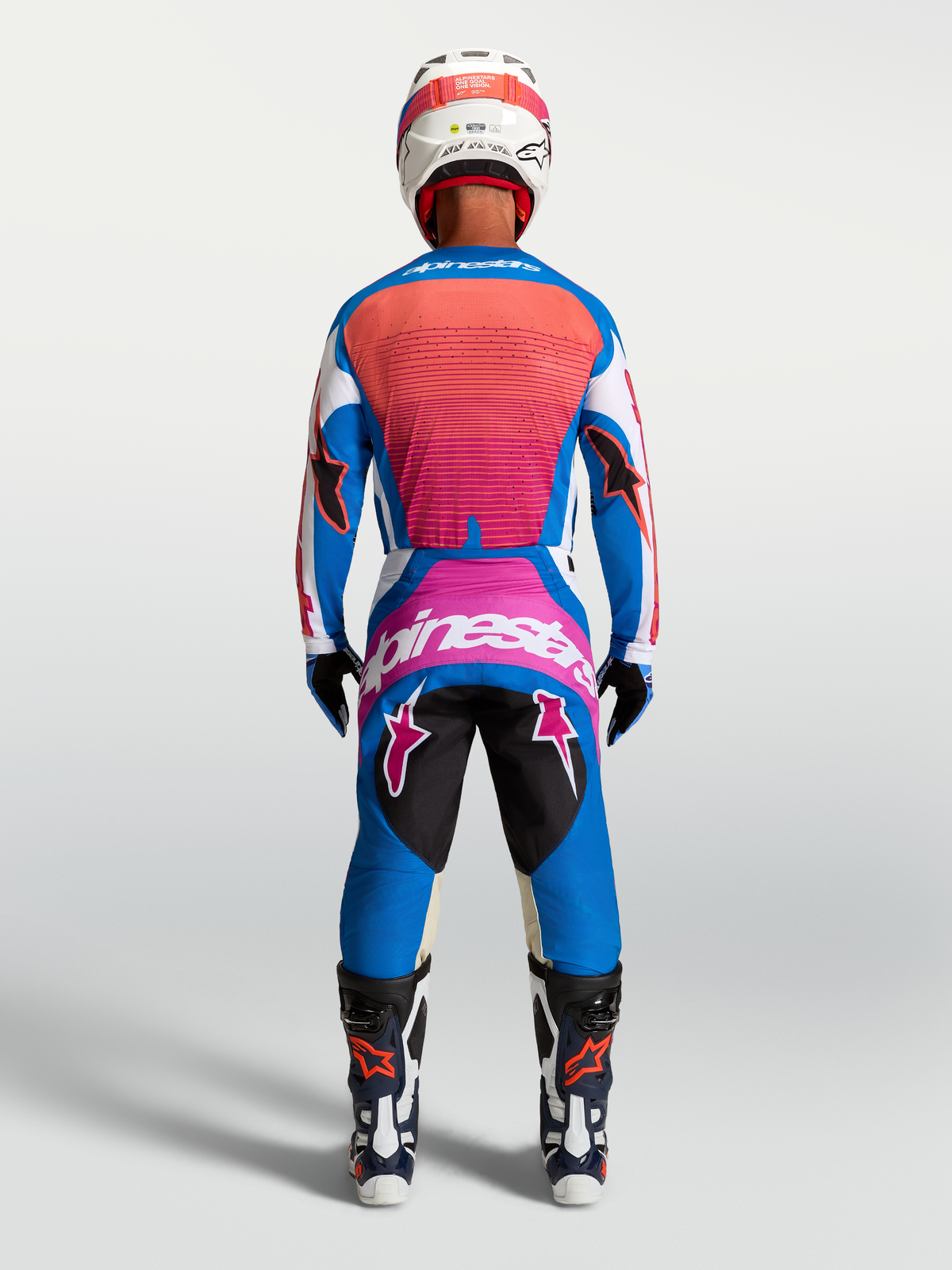 Alpinestars Techstar Maven Hose, Herren-Motocross-Hose, Blau und Hot Coral, Rückansicht in voller Rennausrüstung.