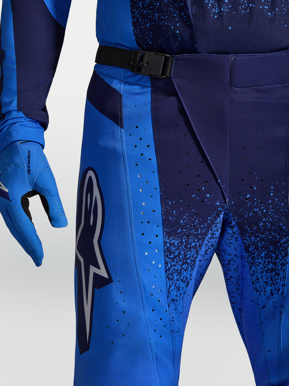 Alpinestars 2027 Techstar Swan Motocross Pants in Blue and Navy, featuring laser perforations and a secure magnetic buckle.
