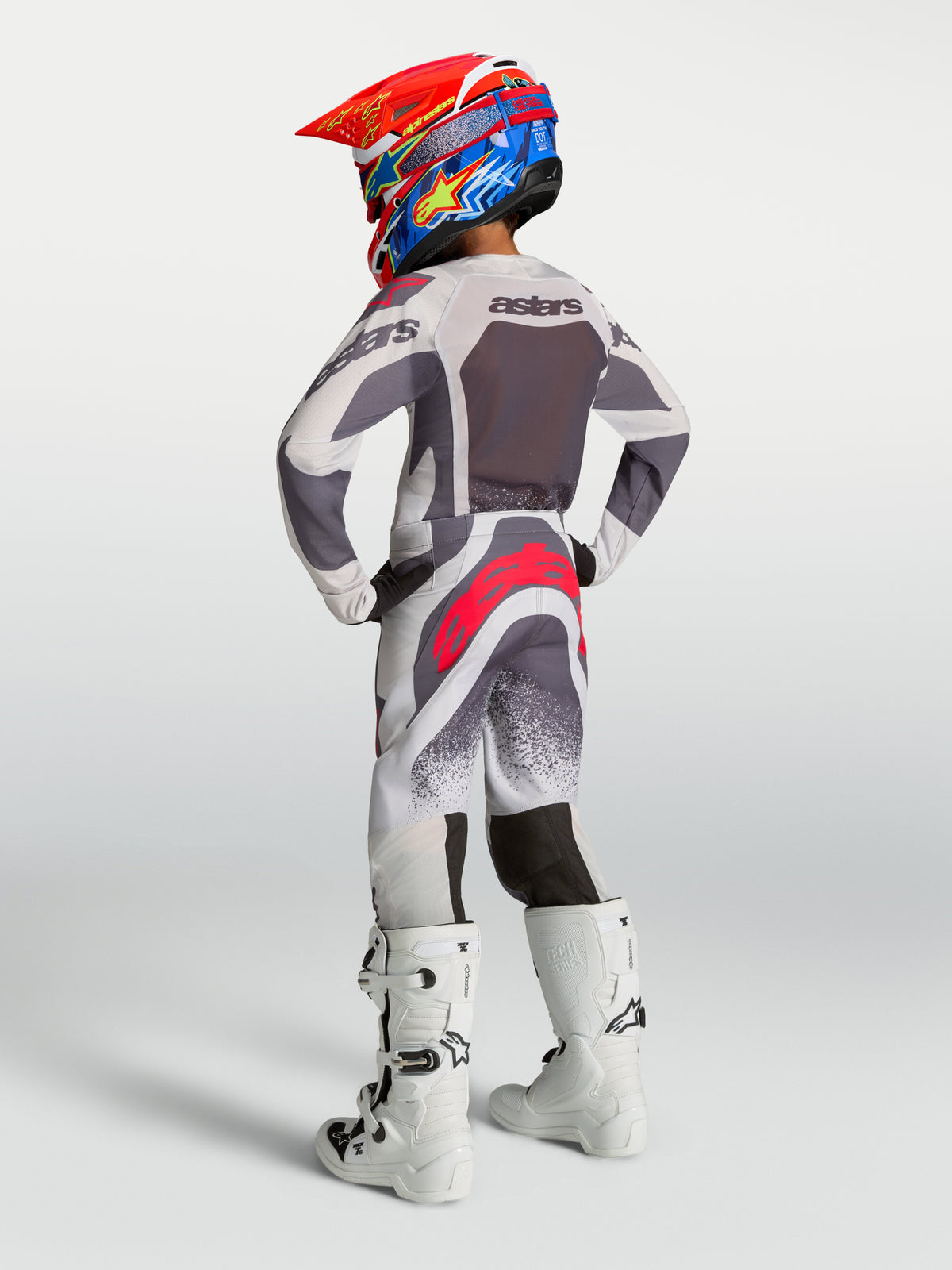 Alpinestars Jugend Supertech Swan Hose, Motocrosshose in Grau und Rot, Rückansicht mit athletischer Passform für Racer.