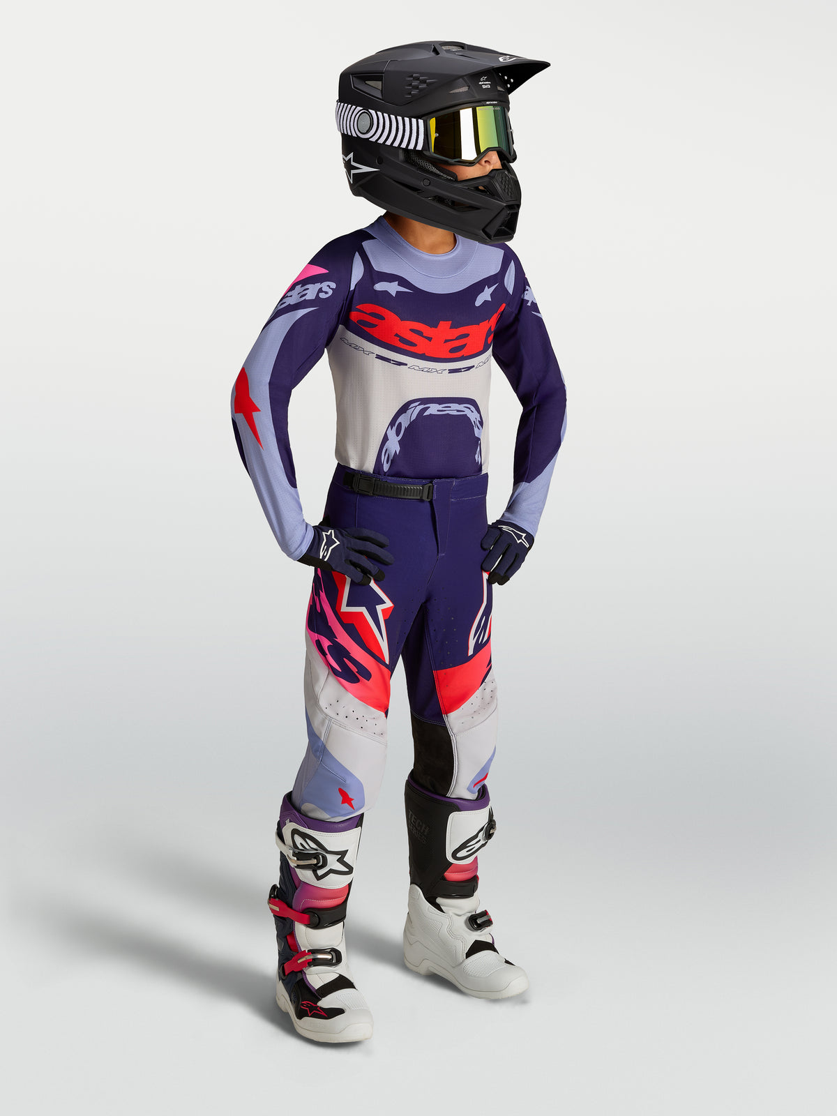 Alpinestars Jugend Supertech Dyna Hosen, Motocross-Rennhosen, Lila und Neonpink, Stretch-Gewebe, getragen von jungem Fahrer