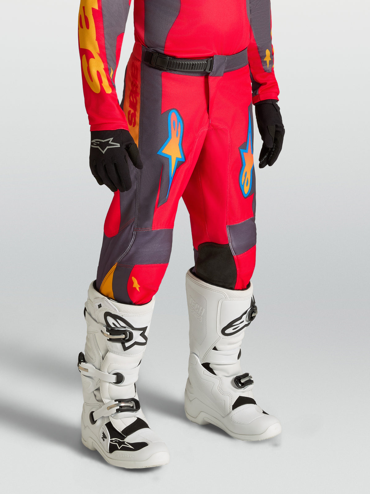 Alpinestars Jugend Fluid Hunt Hose 2027, Motocross-Hose für Kinder, Rot und Grau, strapazierfähige Textilkonstruktion
