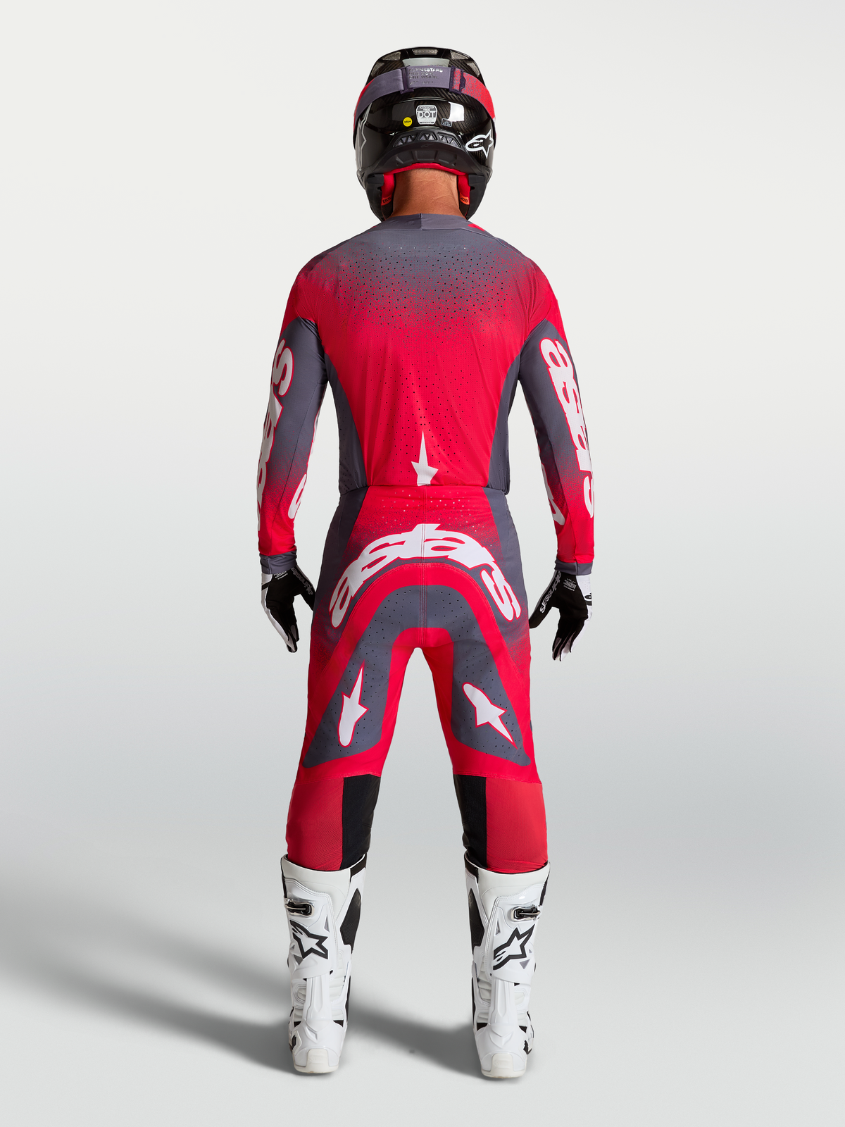 Alpinestars Supertech Hiten AFD Trikot, Rot und Grau, professionelle Motocross-Rennausrüstung, Rückansicht am Model.