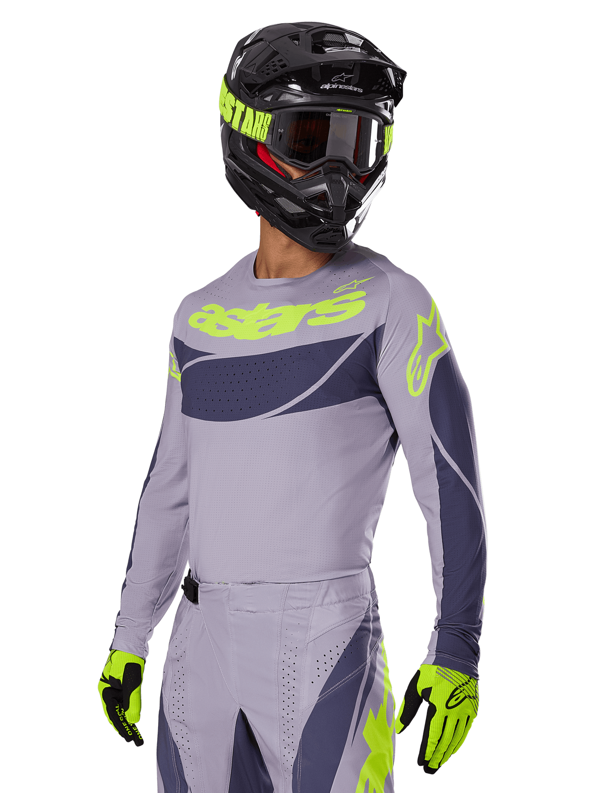Motocross-Fahrer mit Alpinestars 2025 Techstar Dreem Jersey, Grau und Dunkelgrau mit limonengrünen Logos, passender Hose, schwarzem Helm mit limonengrünen Akzenten, limonengrün-schwarzen Handschuhen, abgestimmtes Outfit für den Offroad-Rennsport