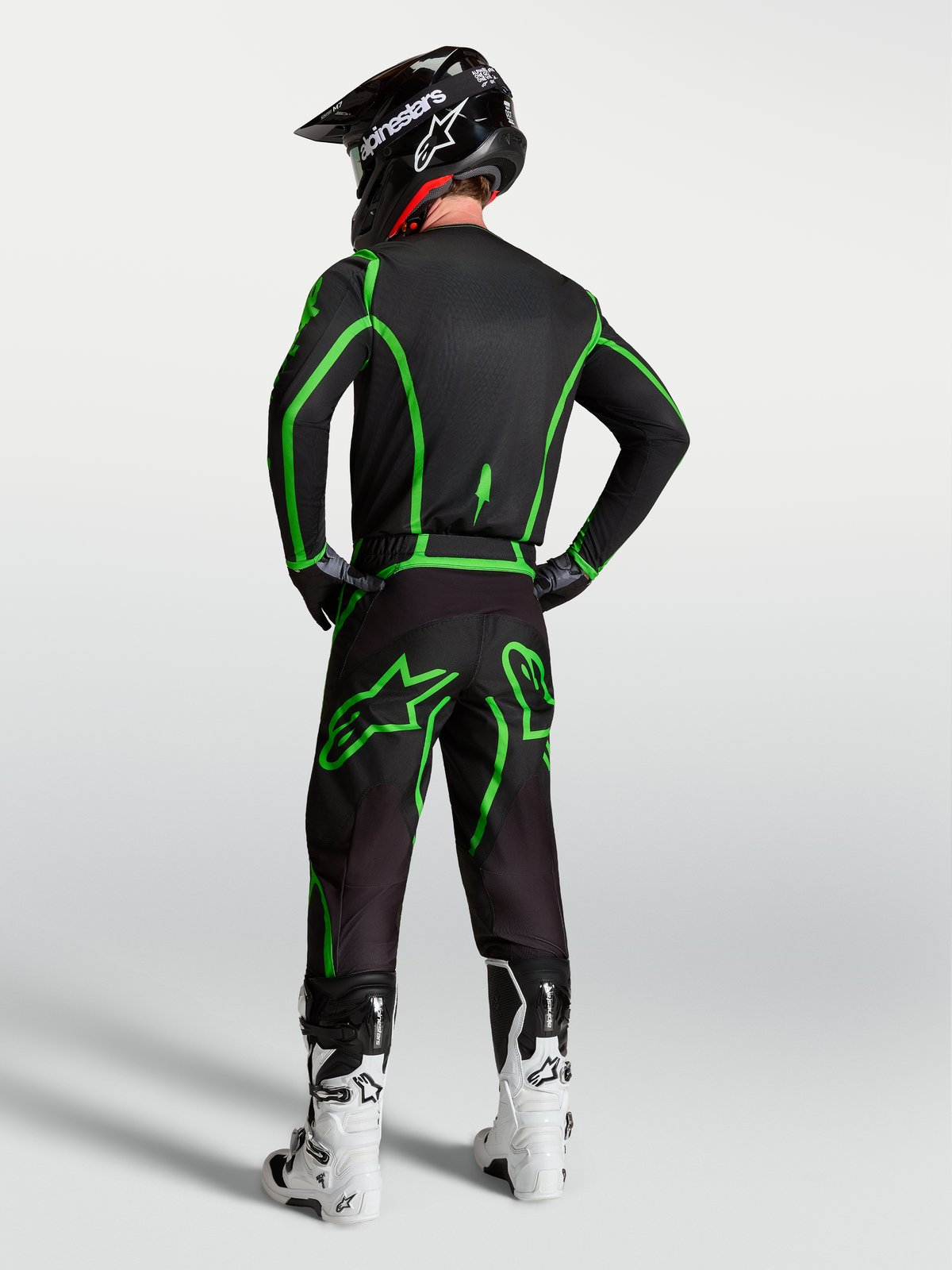 Alpinestars Fluid Apex V2 Hose, Motocross-Hose für Herren, Schwarz und Fluorgrün, ergonomische Passform in voller MX-Ausrüstung.