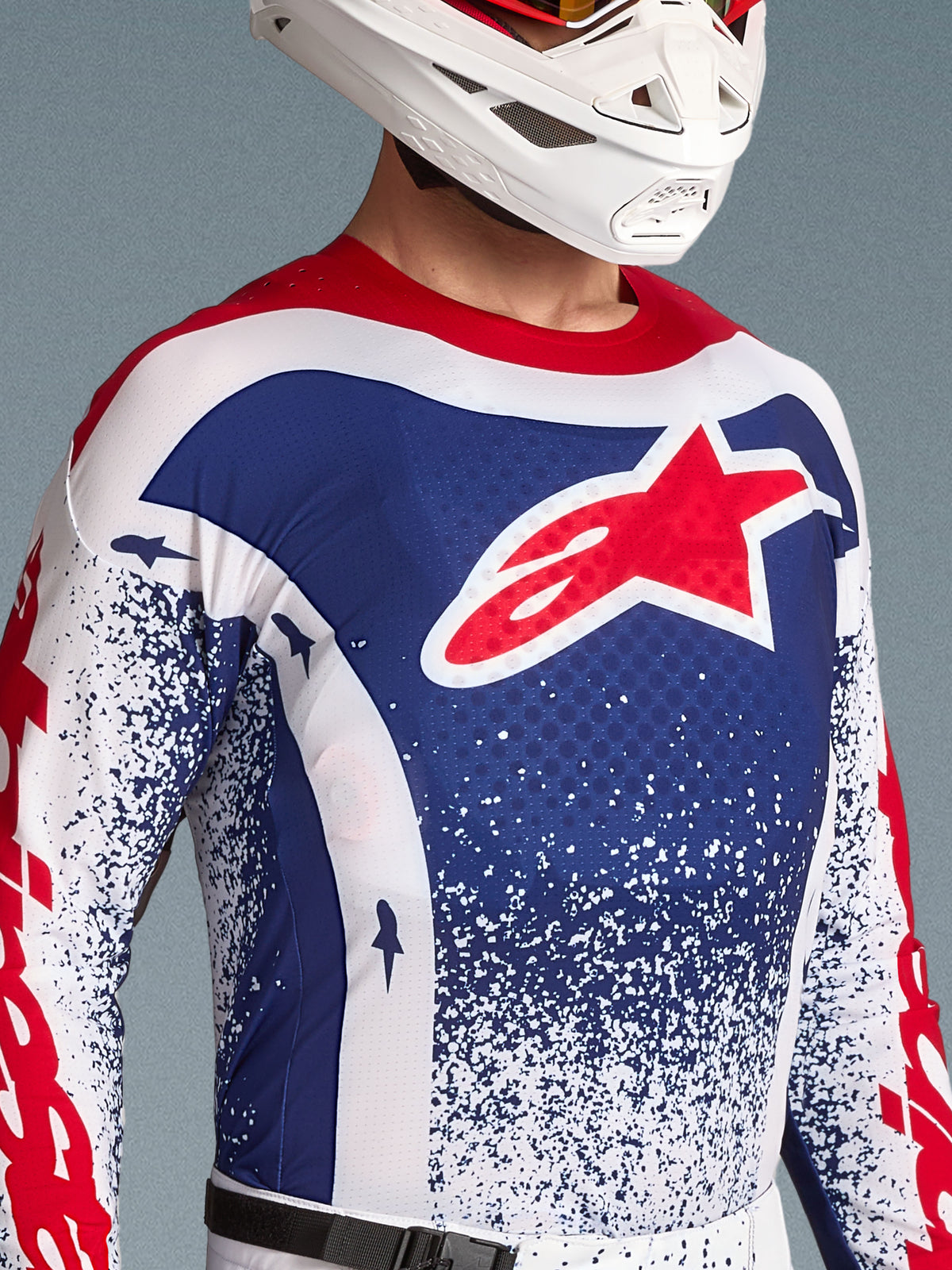 Alpinestars Techstar Unity Trikot, Limited Edition Herren-Motocross-Oberteil in Rot, Weiß und Blau, belüftete Race-Passform.
