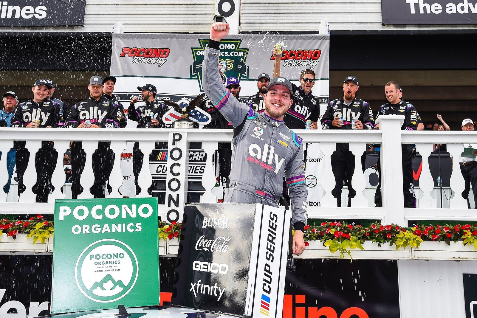 Alex Bowman schnappt sich dramatische NASCAR Pocono Race One Victory; William Byron Dritter