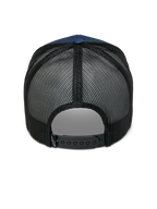 Alpinestars Cali 2.0 Mütze, Marineblau und Schwarz, Rückansicht mit atmungsaktivem Poly-Mesh-Rücken, verstellbarem schwarzem Snapback-Verschluss und kleinem Logo-Etikett, lässiges Trucker-Cap-Design