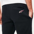 Alpinestars Dunker Short, Fleece-Trainingsshorts in Schwarz, Detailaufnahme der hinteren Leistentasche und des Logos auf der Hüfte, komfortable Sportbekleidung für Herren