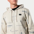 Alpinestars Plenitude Kapuzenpullover, Fleece-Hoodie mit Reißverschluss in Off-White, Allover-Grafikdruck mit „alpinestars“ und „1963“ Text, schwarzer Logo-Stickerei-Aufnäher auf der Brust, Kapuze mit Kordelzug, lässige Motorsport-inspirierte Streetwear