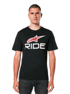 Alpinestars Ride 4.0 CSF Tee, schwarzes Kurzarm-T-Shirt mit rotem Stern-Logo und weißem RIDE-Schriftzug, lässige Motorsportbekleidung für Herren