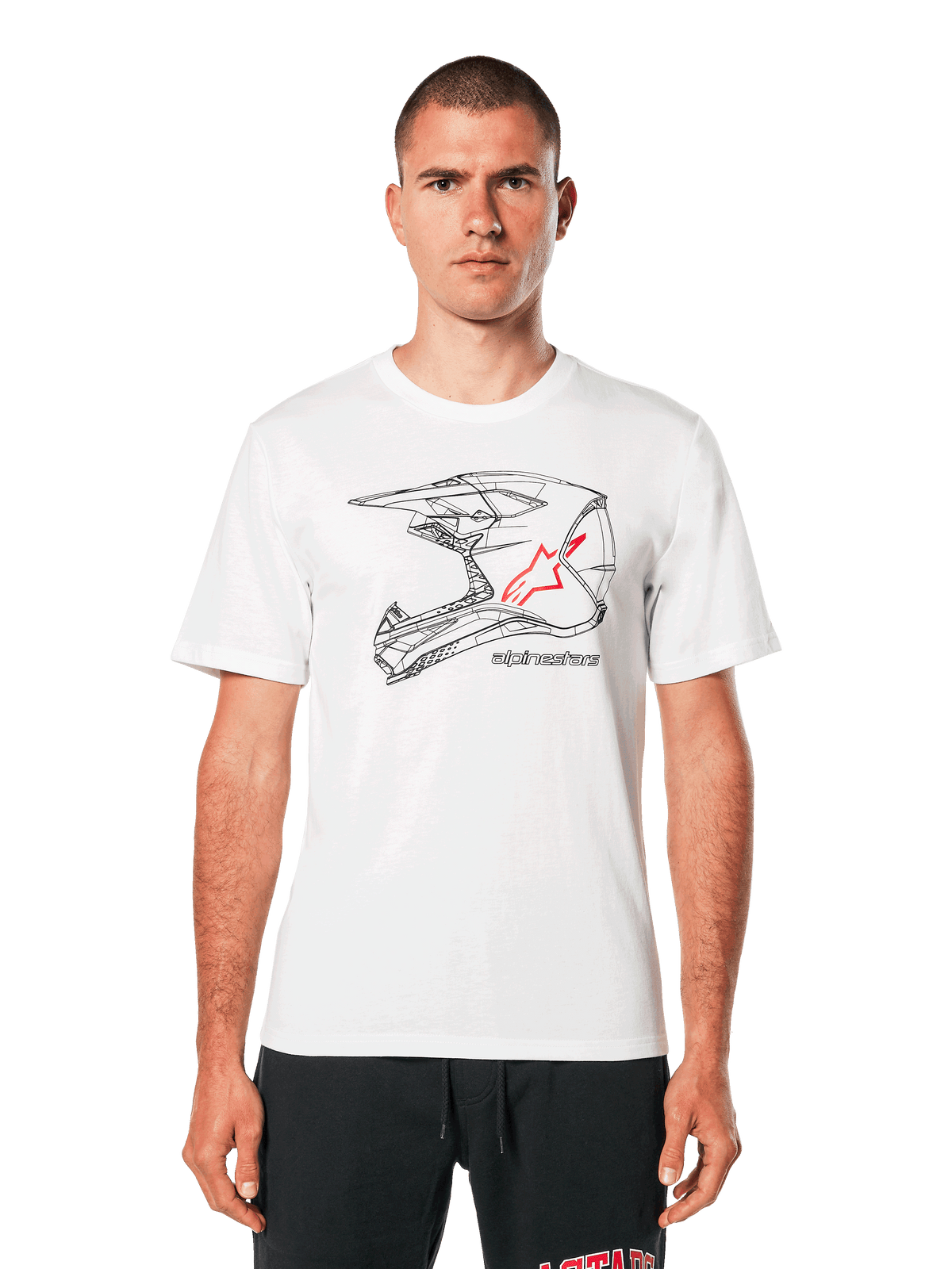 Alpinestars MX Helmet CSF Tee, weißes Kurzarm-T-Shirt, schwarze Wireframe-Grafik eines Motocross-Helms mit rotem Stern-Logo, lässige, vom Motorsport inspirierte Streetwear, getragen von einem Model
