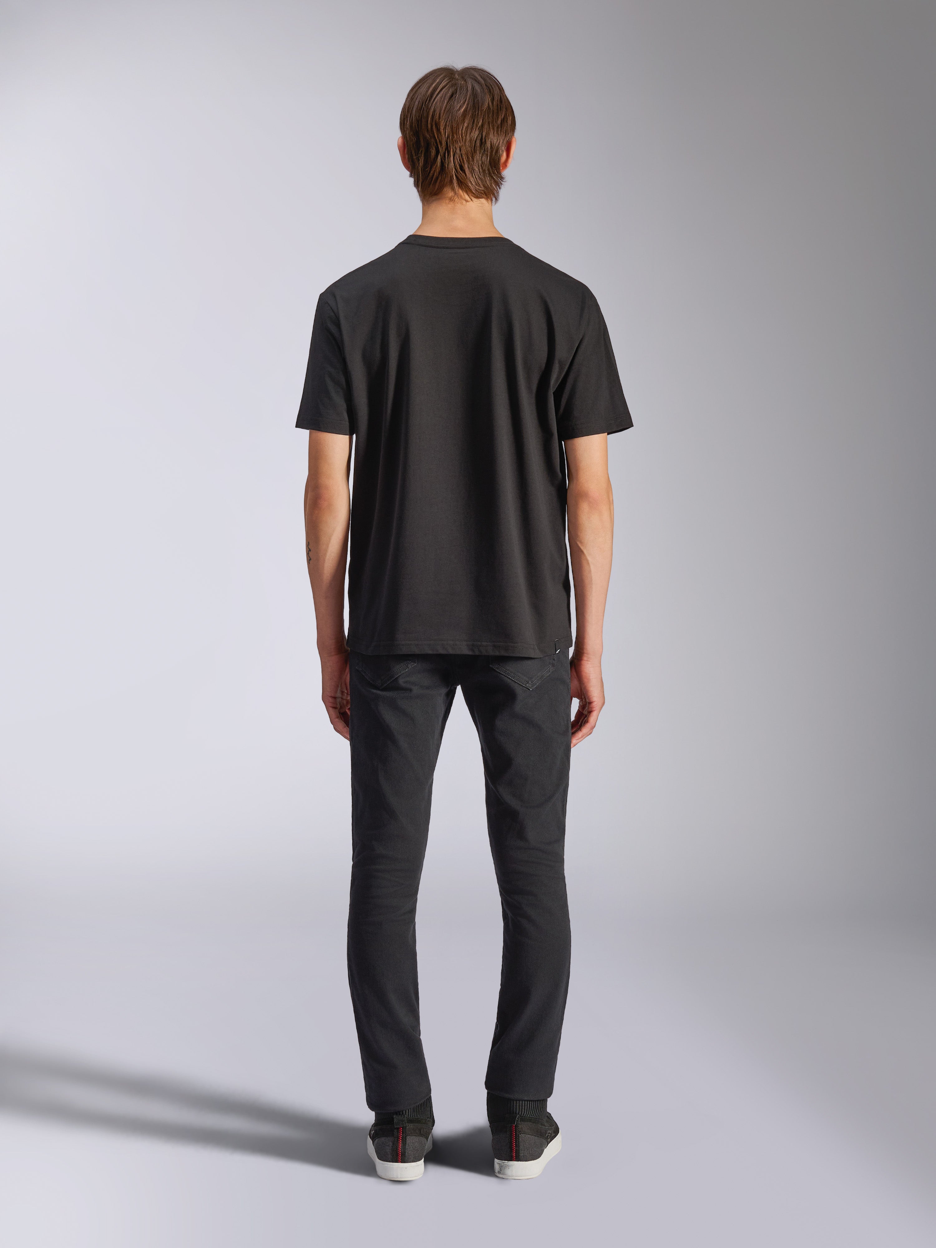 Alpinestars CSF Tee, Kurzarm-T-Shirt, Schwarz, Rückansicht am Model, lässige Motorsport-Streetwear