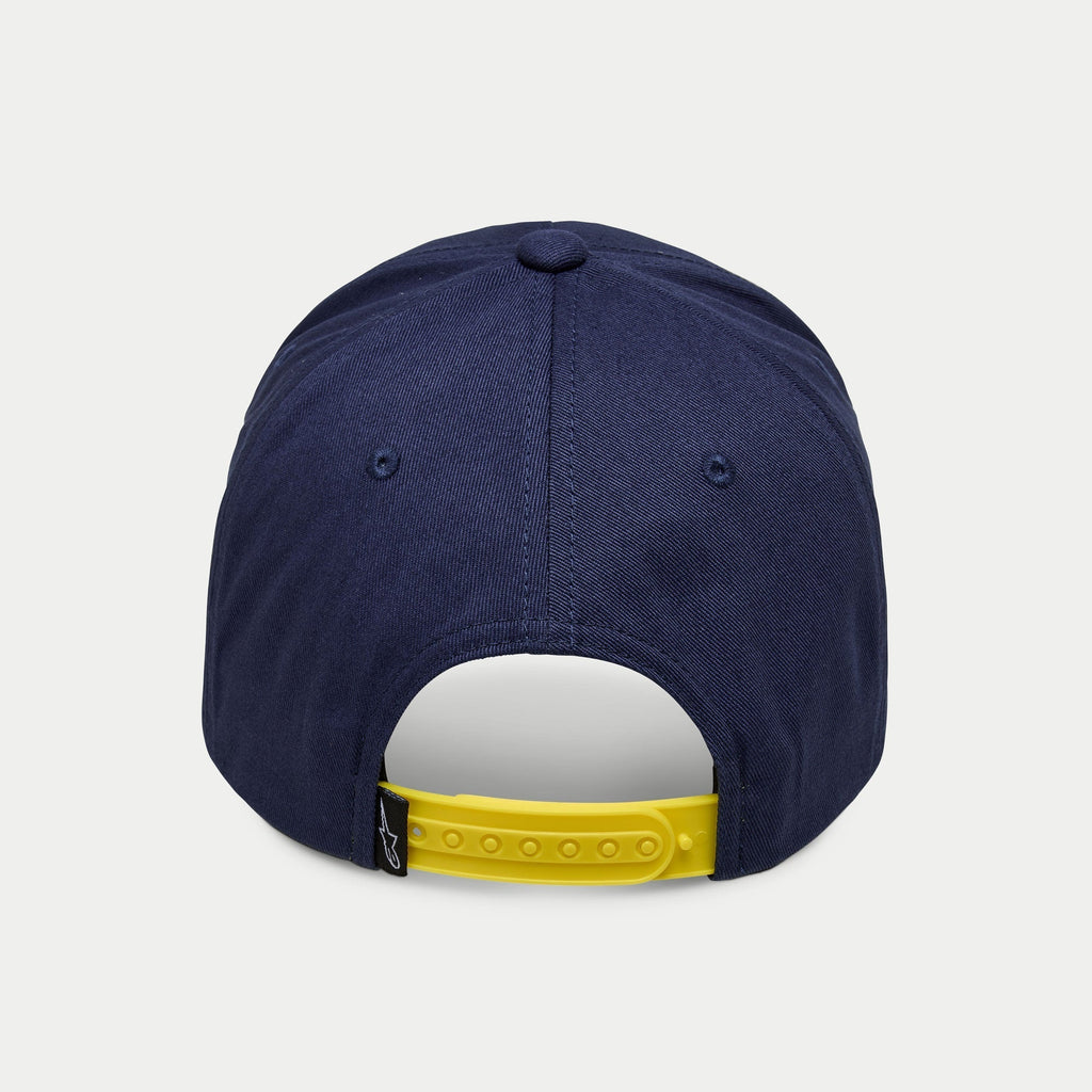 Alpinestars Par Cap, navyblaue Snapback-Kappe, Rückansicht mit leuchtend gelbem verstellbarem Verschluss und kleinem schwarzen Logo-Etikett, strukturierte Krone aus navyblauem Baumwoll-Twill, sportliche Kopfbedeckung