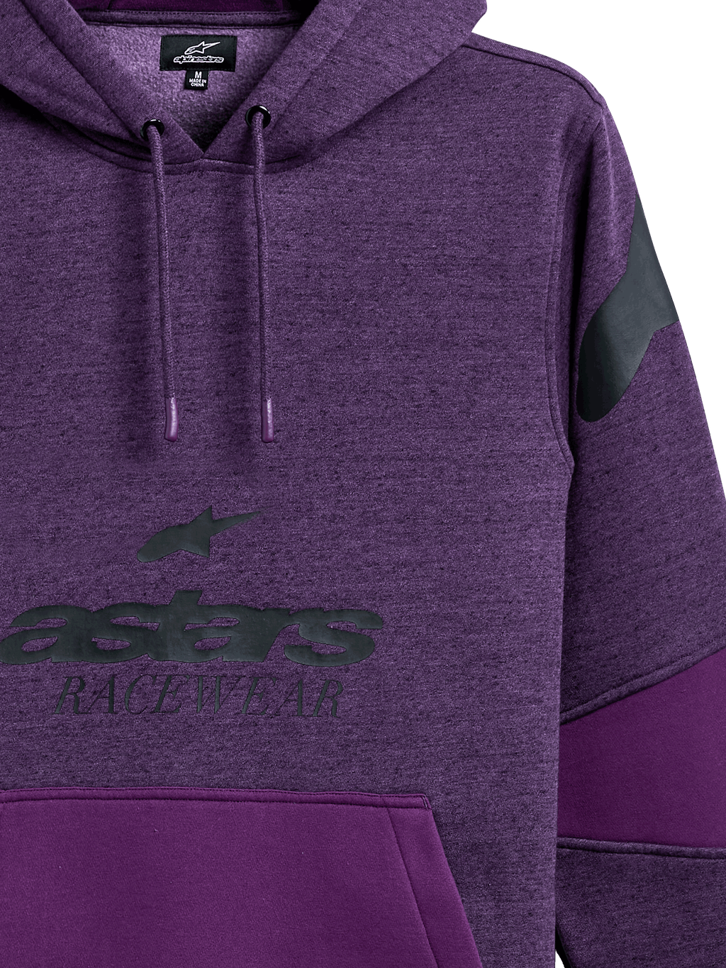 Alpinestars Perpetuate Hoodie, lila melierter Fleece-Kapuzenpullover, schwarze astars RACEWEAR Brustgrafik, schwarzes Schulterlogo, Stoff-Blocking mit einfarbigen lila Einsätzen, Kapuze mit Kordelzug und getauchten Enden, lässiges vom Motorsport inspiriertes Design