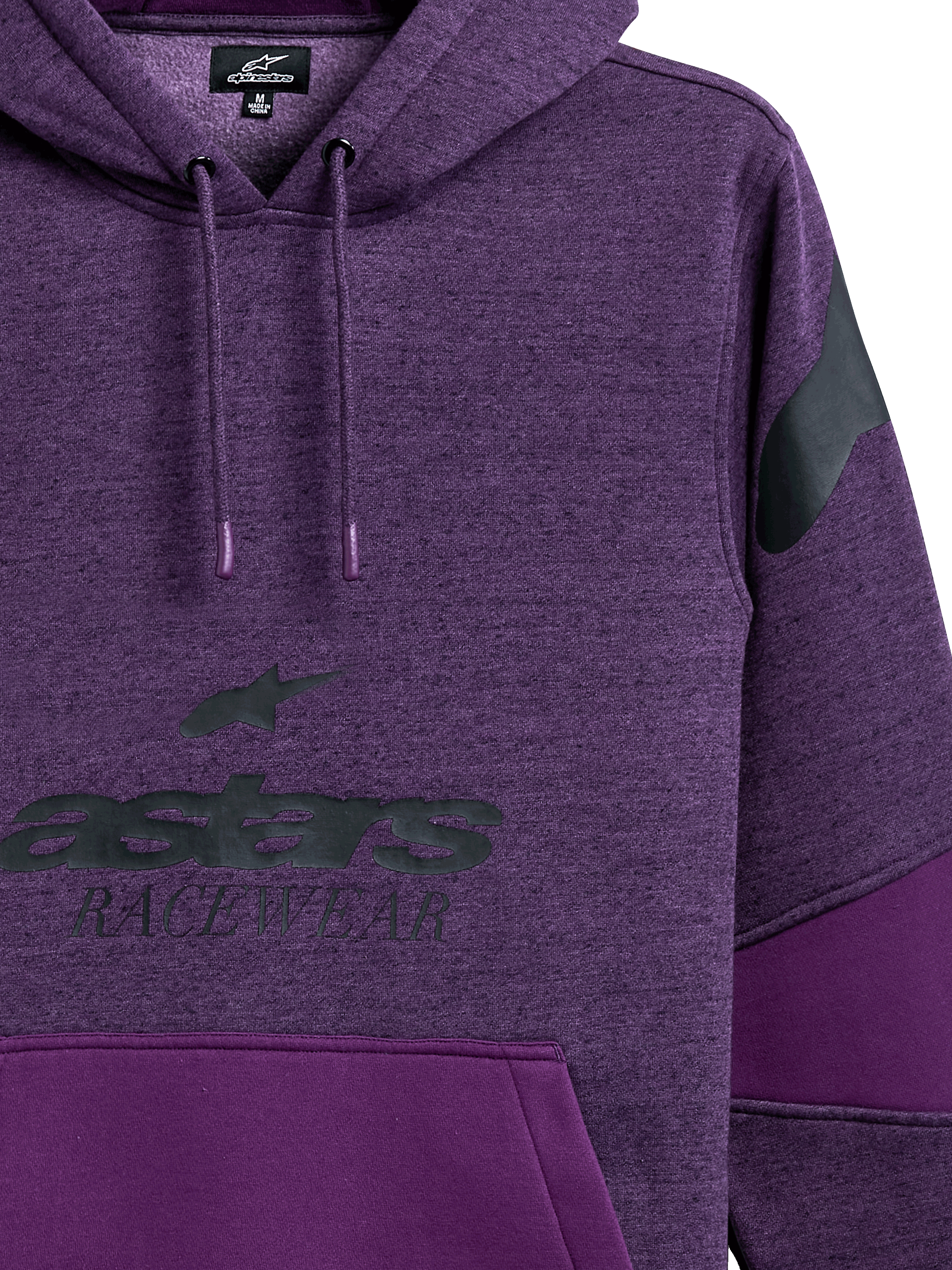 Alpinestars Perpetuate Hoodie, lila melierter Fleece-Kapuzenpullover, schwarze astars RACEWEAR Brustgrafik, schwarzes Schulterlogo, Stoff-Blocking mit einfarbigen lila Einsätzen, Kapuze mit Kordelzug und getauchten Enden, lässiges vom Motorsport inspiriertes Design