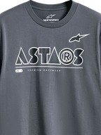 Alpinestars Cereal CSF Tee, Kurzarm-T-Shirt, Anthrazit, Detailansicht der Brustgrafik mit weißem geometrischem ASTARS-Textlogo und PREMIUM RACEWEAR Slogan, lässige Motorsport-Streetwear