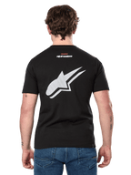 Alpinestars Formulate CSF Tee, Kurzarm-T-Shirt, Schwarz, Rückansicht mit großem weißen perforierten Astars-Logo und kleinem Alpinestars-Branding, lässige motorsport-inspirierte Sportbekleidung
