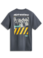 Alpinestars No Barrier CSF Tee, Kurzarm-T-Shirt, Anthrazit, große Grafik mit einem Distressed-Motocross-Foto, weißem Alpinestars-Branding und markanten gelben Diagonalstreifen, lässige Motorsport-Streetwear